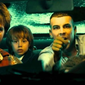 Hugo Silva in un momento de Las brujas de Zugarramurdi insieme a Mario Casas