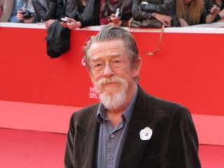 John Hurt al Festival di Roma 2013, sul tappeto rosso della kermesse