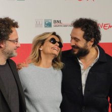 Il venditore di medicine: Claudio Santamaria ed Isabella Ferrari posano con il regista Antonio Morabito a Roma 2013