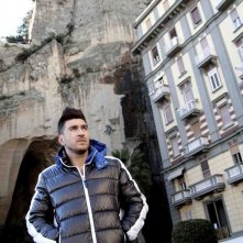 Song'e Napule: Alessandro Roja in una scena tratta dal poliziesco dei Manetti Bros.