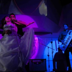 Song'e Napule: Giampaolo Morelli con Alessandro Roja in una scena trash del film