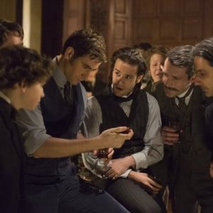 Dracula: Miklós Bányai ed Oliver Jackson-Cohen in un momento dell'episodio A Whiff of Sulphur