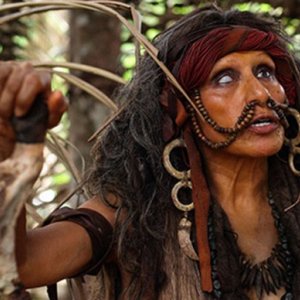 The Green Inferno: la sanguinosa capo tribù indigena in una scena del film