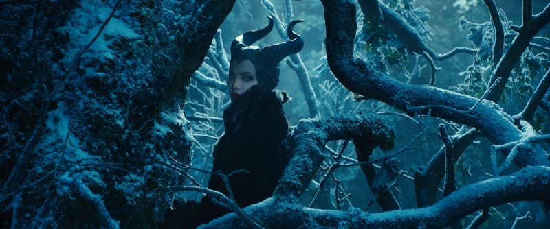 Maleficent: Angelina Jolie in una scena del film