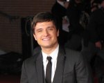 Backstabbing for Beginners: Kingsley e Hutcherson star del film
