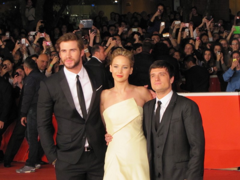 Hunger Games La Ragazza Di Fuoco Liam Hemsworth Con Josh Hutcherson Jennifer Lawrence Sul Red Carpet 292138