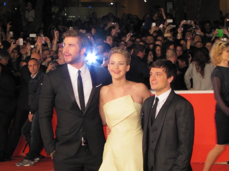 Hunger Games La Ragazza Di Fuoco Liam Hemsworth Josh Hutcherson E Jennifer Lawrence Sul Red Carpet D 292139