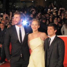 Hunger Games La Ragazza Di Fuoco Liam Hemsworth Josh Hutcherson E Jennifer Lawrence Sul Red Carpet D 292139