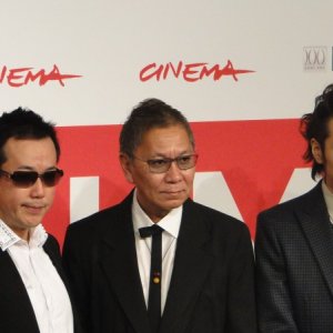 The Mole Song - Undercover Agent Reiji: Takashi Miike con Toma Ikuta ed il fumettista Noboru Takahashi posano al Festival di Roma 2013