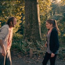 2 automnes 3 hivers: Vincent Macaigne in una scena nle bosco con Maud Wyler