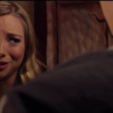 Allie Gonino e Cameron Deane Stewart (di spalle) in una scena di Geography Club