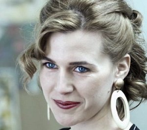 Anna Favella in Mr America