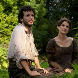 Austenland: Keri Russell con Bret McKenzie in una scena