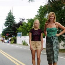 C'era una volta un'estate: Allison Janney con AnnaSophia Robb in una scena del film