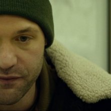 C.O.G.: Corey Stoll in una scena nei panni di Curly