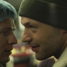 C.O.G.: Jonathan Groff in una scena con Corey Stoll