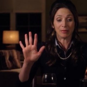 Marin Hinkle in una scena di Geography Club