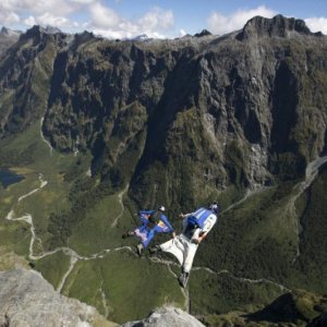 McConkey: Shane McConkey in una spettacolare scena del documentario a lui dedicato