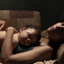 Pelo Malo: Samantha Castillo in una tenera scena del film