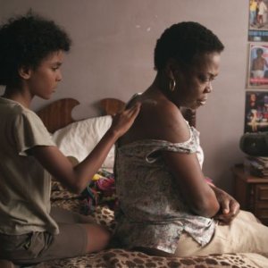 Pelo Malo: Samuel Lange in un'immagine tratta dal film nei panni di Junior insieme alla nonna