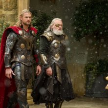 Thor: The Dark World, Chris Hemsworth e Anthony Hopkins in una scena