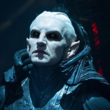 Thor: The Dark World, Christopher Eccleston è Malekith in una scena del film