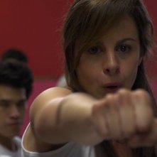 Blood Pressure: Michelle Giroux si allena a tirare i pugni in una scena