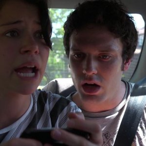 Blood Pressure: Tatiana Maslany e Jake Epstein in una scena