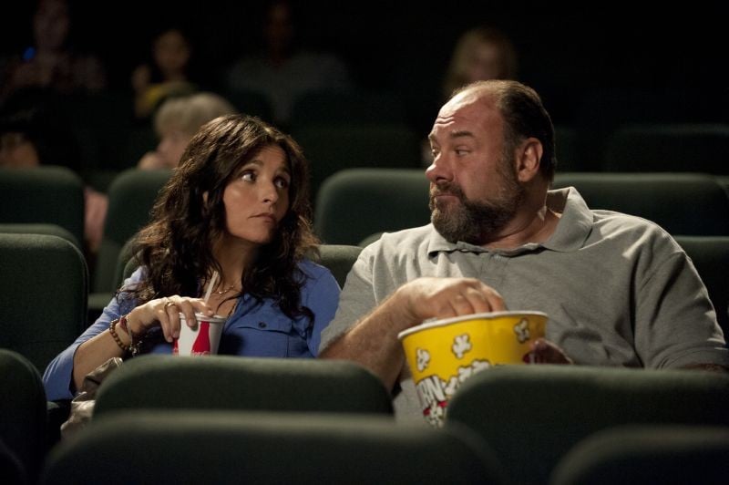 Enough Said: James Gandolfini e Julia Louis-Dreyfus al cinema in una scena del film