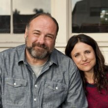 Enough Said: James Gandolfini e Julia Louis-Dreyfus in una foto promozionale