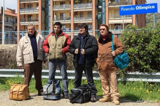 La mossa del pinguino: Ricky Memphis, Antonello Fassari, Edoardo Leo ed Ennio Fantastichini in partenza in una scena del film