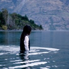 Jacqueline Joe In Una Suggestiva Scena Della Serie Tv Top Of The Lake 293035