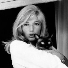 Monica Vitti durante le riprese del film Alta Infedeltà.