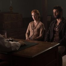Sweetwater: January Jones con Eduardo Noriega in una scena del film