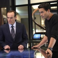 Agents of S.H.I.E.L.D.: Clark Gregg e Brett Dalton in una scena dell'episodio The Well