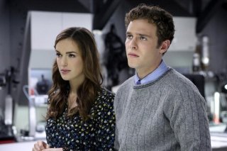 Agents of S.H.I.E.L.D.: Iain De Caestecker ed Elizabeth Henstridge nell'episodio The Well