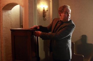 Agents of S.H.I.E.L.D.: Peter MacNicol in una scena dell'episodio The Well