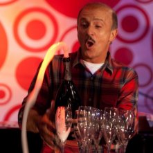 Indovina chi viene a Natale?: Carlo Buccirosso in una scena di festa del film