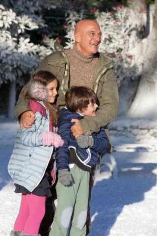 Indovina chi viene a Natale?: Claudio Bisio in una scena familiare del film