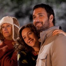 Indovina chi viene a Natale?: Raoul Bova in una scena con Angela Finocchiaro e Cristiana Capotondi