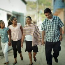 Qui e là: una scena di gruppo del film