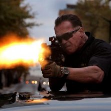 Sabotage: Arnold Schwarzenegger imbraccia il mitra