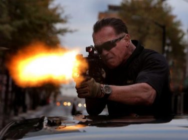 Sabotage: Arnold Schwarzenegger imbraccia il mitra
