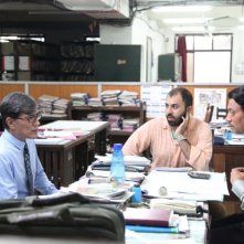 The Lunchbox: il regista Ritesh Batra con Irrfan Khan e Nawazuddin Siddiqui sul set