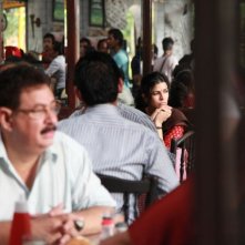 The Lunchbox: la bella Nimrat Kaur in una scena del film