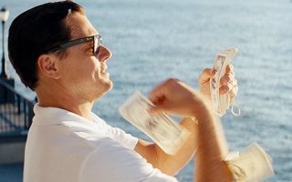 The Wolf of Wall Street: Leonardo DiCaprio conta i soldi
