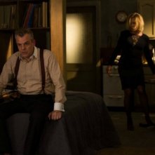 Danny Huston e Jessica Lange in Coven, terza stagione di American Horror Story, episodio 'The Dead'