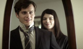 C.O.G.: Jonathan Groff e Casey Wilson in una scena