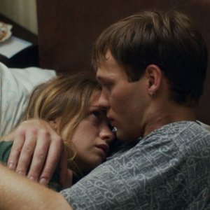 Suzanne: Sara Forestier e Paul Hamy in una drammatica scena del film