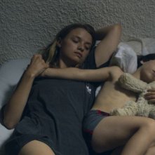 Suzanne: Sara Forestier nei panni di Suzanne insieme al piccolo Charlie in una scena